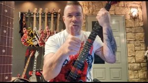“Comme beaucoup de musiciens de ma génération, j’ai rêvé de jouer dans un groupe grâce à lui” : Jeff Waters (Annihilator) rend hommage à Ace Frehley
