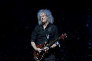 « Brian May, tout le monde ! » : Le guitariste de Queen rejoint Benson Boone sur scène à Coachella