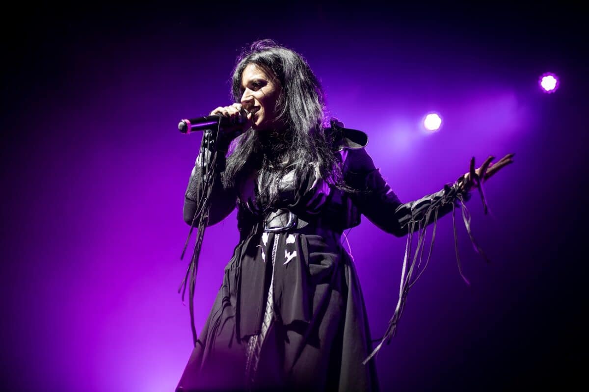 « Je n’ai jamais été attirée par la drogue » : Cristina Scabbia (Lacuna Coil) évoque son adolescence dans un quartier gangrené par la mafia