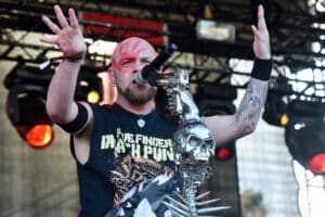 Ivan Moody de Five Finger Death Punch sur la collaboration entre Jeremy Spencer et Jason Hook : « J&rsquo;ai cru que c&rsquo;était une blague »