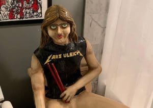 Un métalleux a créé des toilettes à l&rsquo;effigie de Lars Ulrich de Metallica : « C&rsquo;est ma façon, bien que non conventionnelle, d&rsquo;honorer Lars »