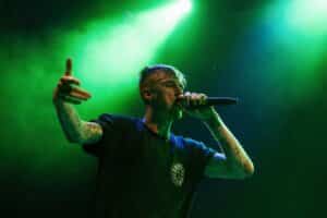 Machine Gun Kelly : Il nous faut une autre rock star avec l&rsquo;attitude de Kurt Cobain
