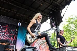 Le conseil de Nita Strauss aux jeunes guitaristes : « Soyez vous-même, sans aucune concession »