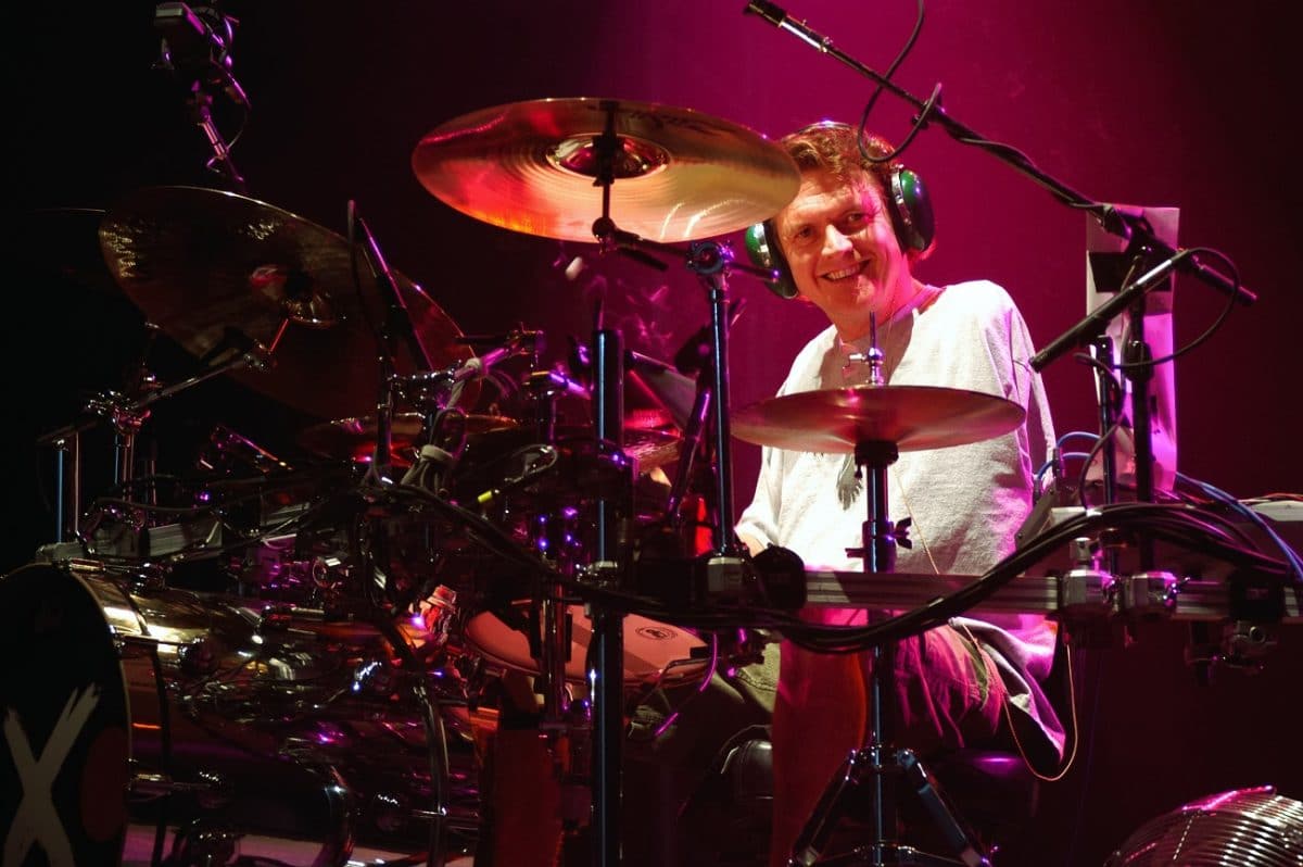Rick Allen de Def Leppard souffre encore du traumatisme lié à son agression en Floride : « Ces jours-ci, je surveille qui marche derrière moi »