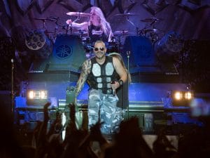 Le chanteur de Sabaton sur les tournées pendant la pandémie : « Peu de groupes peuvent se permettre de perdre de l&rsquo;argent »