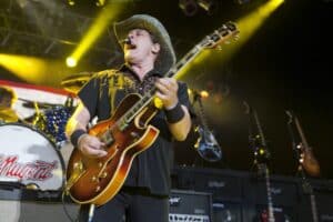 Ted Nugent annonce sa tournée d&rsquo;adieux et confirme qu&rsquo;il continuera à jouer de la musique malgré tout