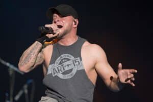 « La thérapie est faite pour les femmes » : Phil Labonte (All That Remains) réplique à Lindsay Schoolcraft (ex-Cradle Of Filth)