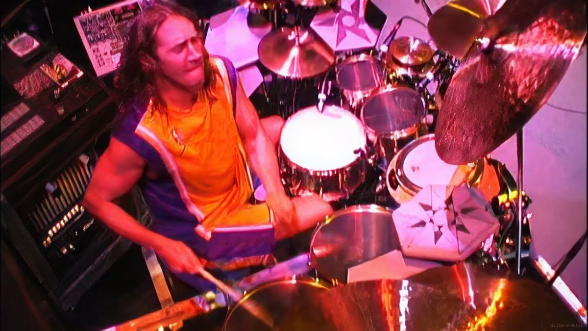 Danny Carey, batteur de Tool, va devoir se présenter au tribunal en janvier en raison de la récente accusation d&rsquo;agression portée contre lui