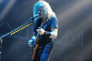 Megadeth prévoit un deuxième concert dans une enceinte de 15 000 places à Buenos Aires en raison du succès rencontré là-bas ; tous les billets sont vendus en 2 heures