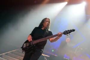 « Sans la basse, le morceau sonne vide » : John Myung répond à une critique qui poursuit Dream Theater