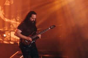 John Petrucci, de Dream Theater, affirme que le moment où il a entendu Steve Morse jouer pour la première fois a « changé sa vie »