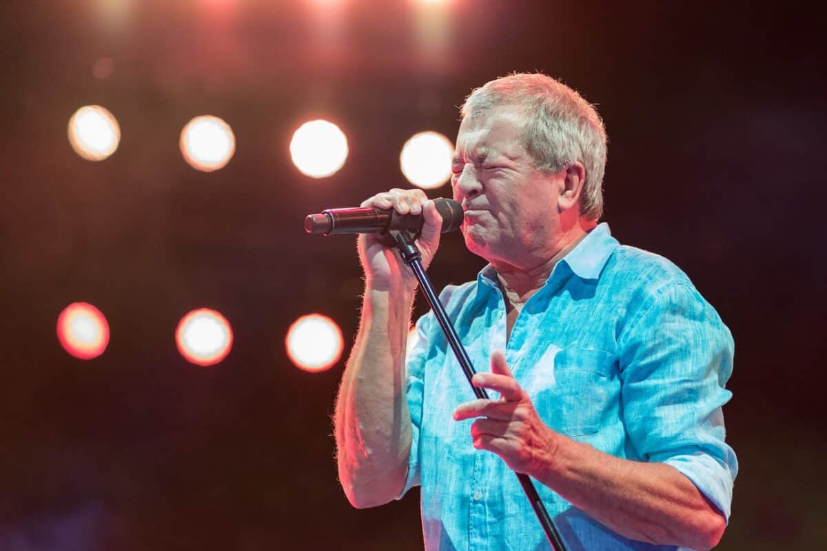 Ian Gillan, le chanteur de Deep Purple, rend hommage à sa femme décédée