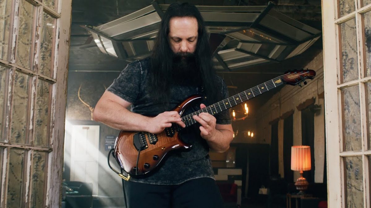 John Petrucci de Dream Theater sur Yngwie Malmsteen : « Je ne savais pas à quoi il ressemblait, je l&rsquo;imaginais comme un Al Di Meola »