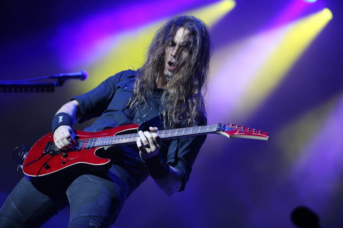 Kiko Loureiro prolonge son congé de Megadeth : « Mes neuf années avec le groupe ont été un voyage extraordinaire… »
