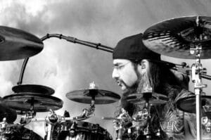 Mike Portnoy (ex-Dream Theater) sur sa sobriété : « Je n&rsquo;ai aucun problème avec les gens qui veulent boire et se droguer »