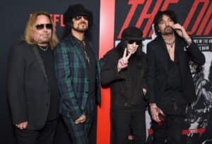 Mötley Crüe : Le producteur Bob Rock affirme que Nikki Sixx n&rsquo;est pas sûr d&rsquo;être celui qui joue de la basse sur les premiers albums