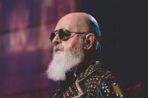 « Même aujourd’hui, j’écoute un peu de Ronnie avant de monter sur scène » : Rob Halford évoque l’influence de Ronnie James Dio