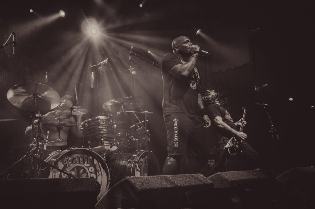 Sepultura : Andreas Kisser quitte la tournée européenne du groupe en raison d&rsquo;une « urgence familiale » ; un remplaçant temporaire est annoncé