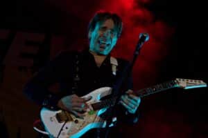 Steve Vai explique sa pratique intensive de la guitare pendant les cours de Joe Satriani : « Je suis devenu névrosé »