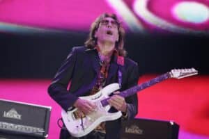 Steve Vai à propos de David Lee Roth et David Coverdale : « Ces gars-là sont des héros »