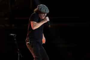 AC/DC lance une deuxième vague de rééditions en vinyle doré à l&rsquo;occasion de son 50e anniversaire