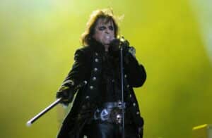 Alice Cooper sur la façon dont il dirige son équipe : « Le gars le plus bas dans la hiérarchie est traité exactement de la même manière que les membres du groupe »