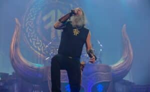 Johan Hegg, d&rsquo;Amon Amarth, clarifie ses critiques à l&rsquo;égard de l&rsquo;UFC et déclare qu&rsquo;il est « juste » d&rsquo;imposer des sanctions aux combattants russes
