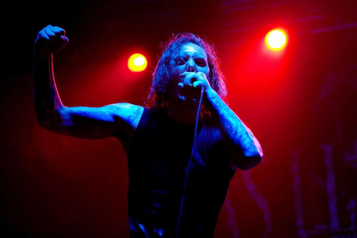 As I Lay Dying publie If I Fall et avance malgré les turbulences
