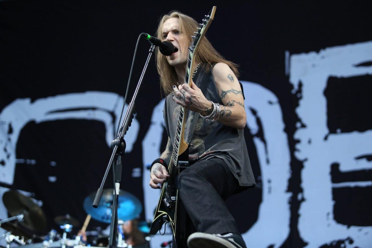 L&rsquo;ex-femme d&rsquo;Alexi Laiho déclare que des funérailles « illégales » ont eu lieu et que les fans ont été dupés par une « fausse campagne GoFundMe »