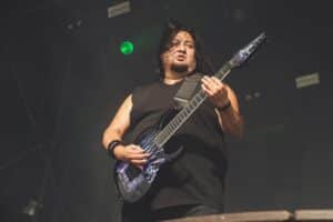 Dino Cazares lance une pique à Tommy Vext sur X : « J&rsquo;ai appris de mes erreurs en ne sélectionnant pas mes chanteurs correctement »