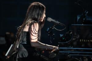 Hand That Feeds : que vaut le duo explosif entre Amy Lee et Halsey pour le film Ballerina ?