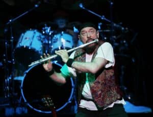 Ian Anderson de Jethro Tull dit qu&rsquo;il est un « homme froid » : « J&rsquo;ai tendance à ne pas écrire sur moi-même et sur ce que je ressens »