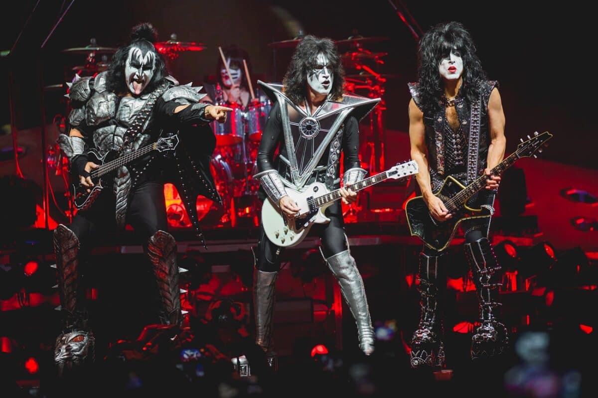 Kiss : Gene Simmons affirme que le groupe prend sa retraite par « fierté » et « amour » pour ses fans