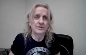 La manageuse de Judas Priest déclare que K.K. Downing « semblait un peu nerveux et presque dépassé par les événements » lors de sa récente performance au Rock And Roll Hall Of Fame