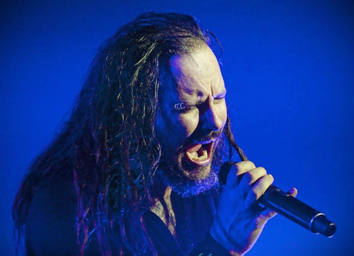 « J&rsquo;ai tellement aimé faire cette chanson avec mon fils » : Jonathan Davis de Korn collabore avec son fils Nathan sur le titre Dark Fantasy