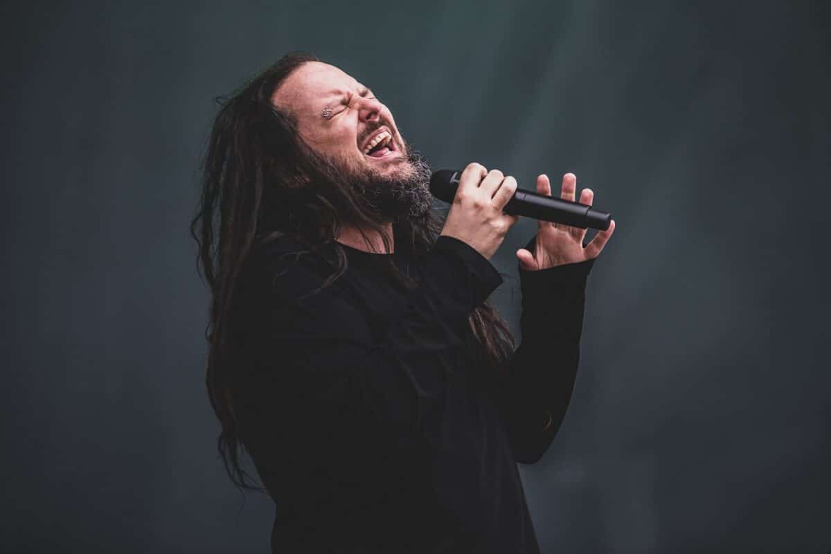 « Je suis tellement fier de cet album » : Jonathan Davis revient sur les 30 ans de Korn