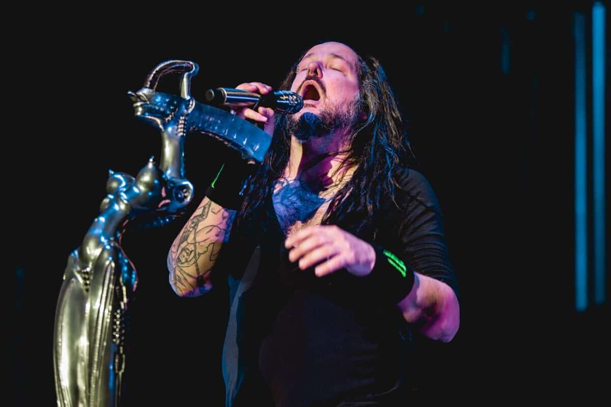 Jonathan Davis de Korn explique pourquoi il ne fait plus souvent de scat