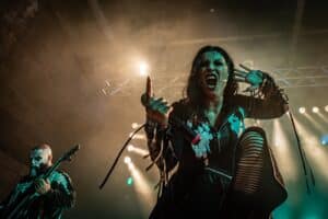 Lacuna Coil présente un nouveau single percutant, In The Mean Time, avec Ash Costello