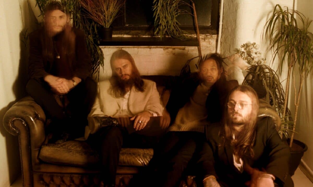 Loathe publie un nouveau single, Dimorphous Display : « C&rsquo;est l&rsquo;incarnation la plus brute du son du groupe »
