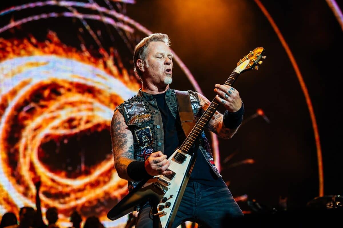 Une guitare signée par James Hetfield de Metallica s&rsquo;est vendue à un prix plus de 6 fois supérieur à son estimation lors d&rsquo;une récente vente aux enchères