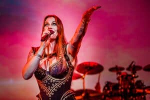 Floor Jansen de Nightwish annonce l&rsquo;arrivée de son single solo, Fire