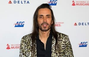 Nuno Bettencourt (Extreme) lance sa propre marque : découvrez Nuno Guitars