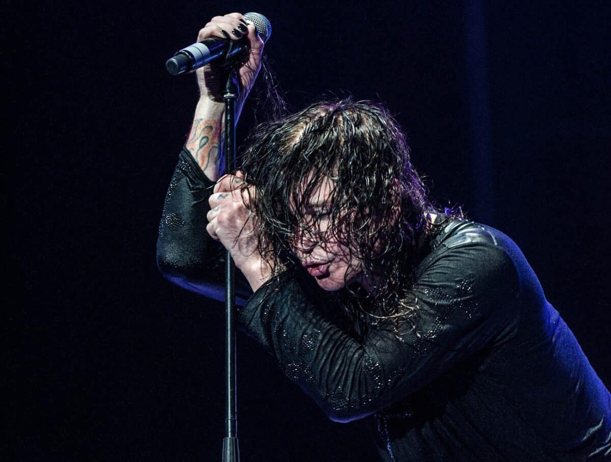 « Il est parti comme une rock star » : Sharon Osbourne raconte la détermination d’Ozzy pour son ultime concert avec Black Sabbath
