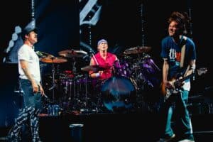 Les Red Hot Chili Peppers ont dynamisé la cérémonie de clôture des Jeux Olympiques de Paris 2024 en jouant Can&rsquo;t Stop depuis Los Angeles