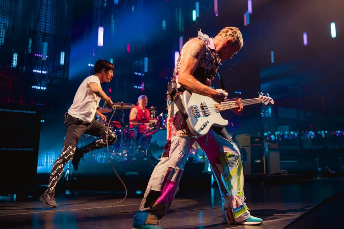 Les Red Hot Chili Peppers donnent le coup d&rsquo;envoi de leur tournée européenne (setlist et vidéos disponibles)