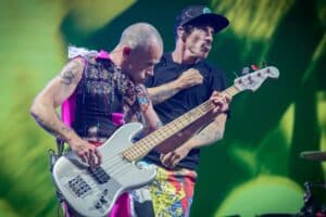 Flea (RHCP) distingue les vrais mélomanes des fans nostalgiques : “Ils restent enfermés dans leur adolescence”