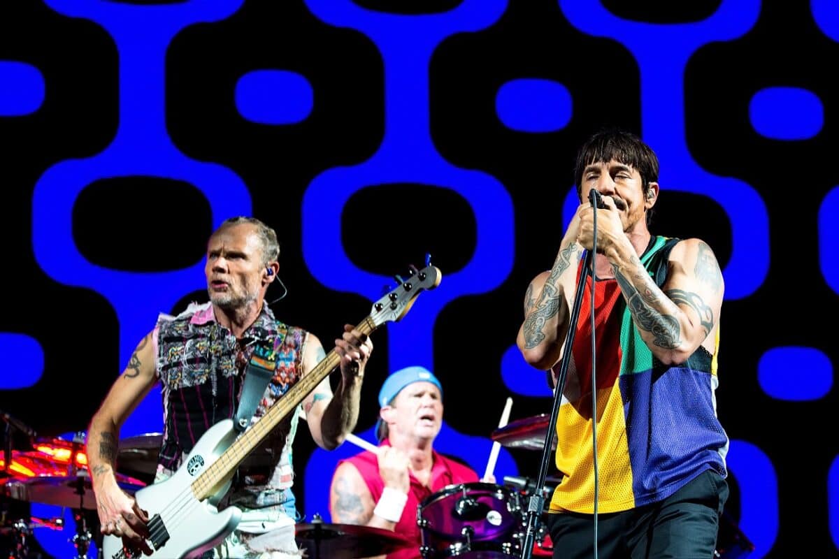 Les Red Hot Chili Peppers partagent des images de John Frusciante et Flea jouant en studio (nouveau single imminent)