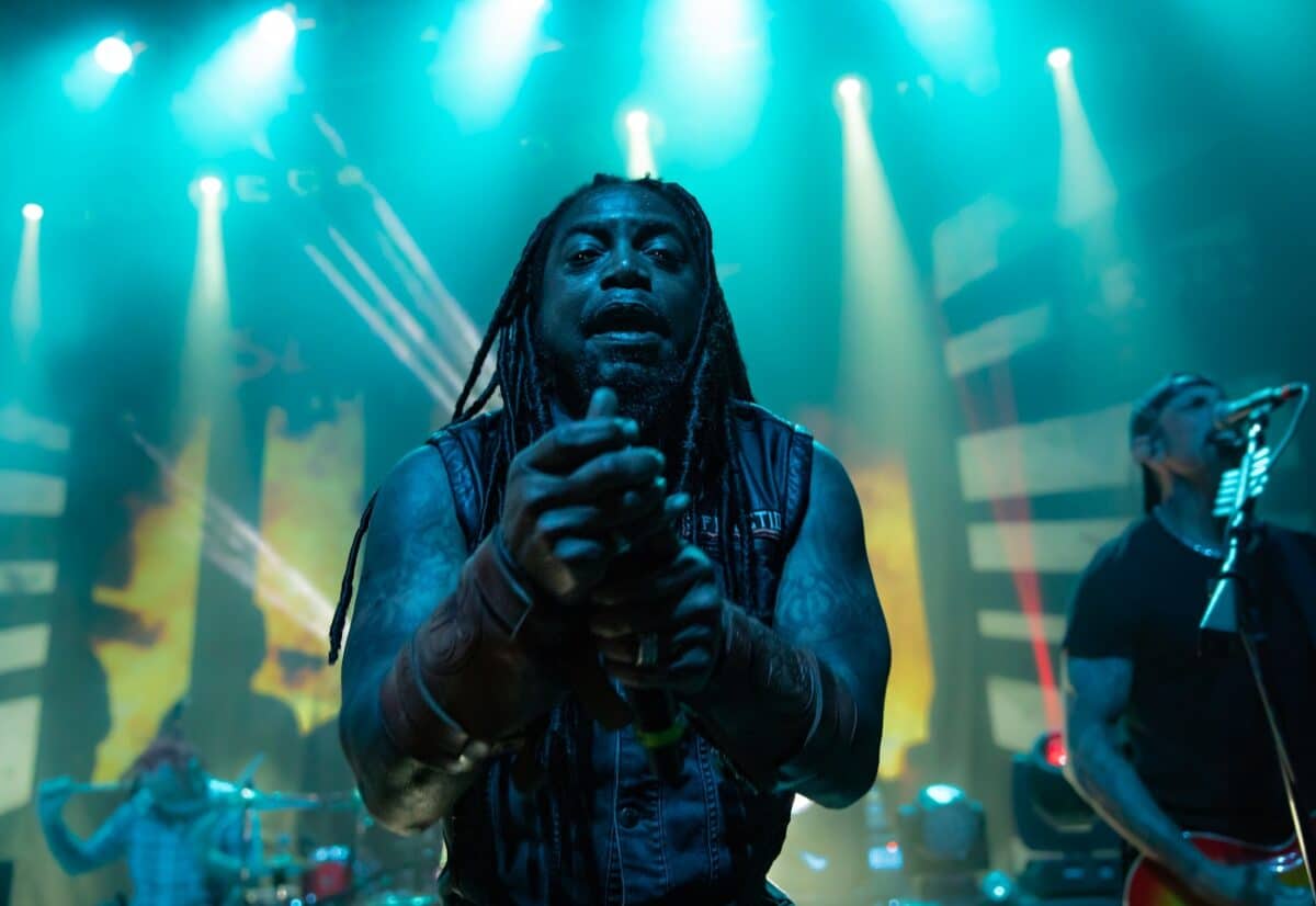 Sevendust revisite Black, Denial et Hurt (de Nine Inch Nails) en version dépouillée
