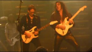 Steve Vai sur Yngwie Malmsteen : « Personne ne peut jouer comme lui »