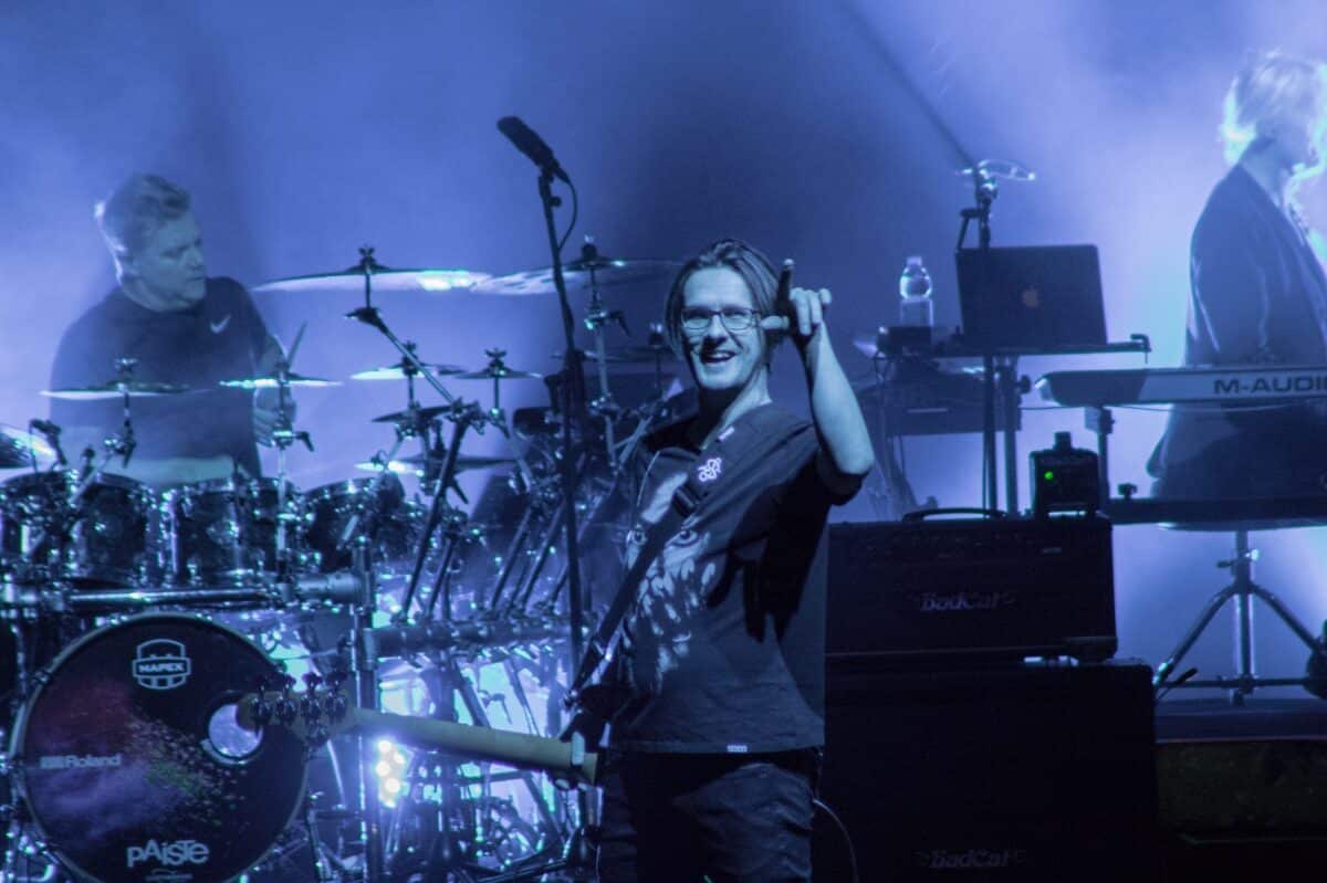 « Je ne suis même pas sûr que j&rsquo;apprécierais l&rsquo;attention et le bagage qu&rsquo;un grand succès pourrait apporter » ; Steven Wilson se penche sur ses désirs de jeunesse